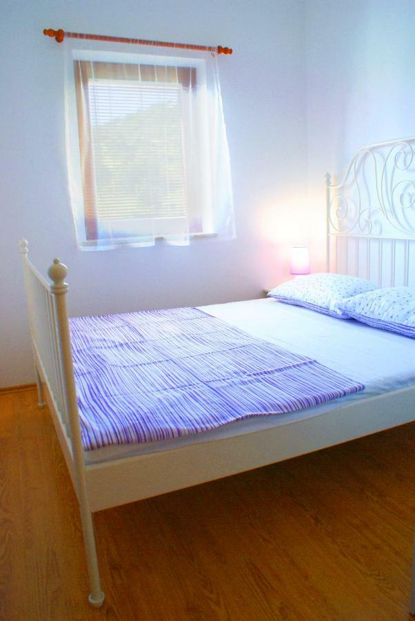 Apartmani Ribarica**** Karlobag Esterno foto